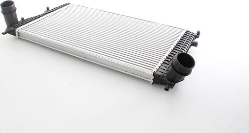 BSG BSG 90-535-017 - Intercooler, hladnjak www.molydon.hr