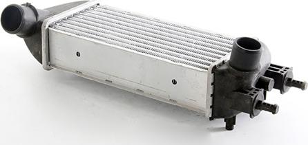 BSG BSG 25-535-015 - Intercooler, hladnjak www.molydon.hr